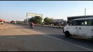 વાંકાનેર: વાંકાનેરના ગારીડા ગામ નજીક હાઈવે પર ડબલ સવારી બાઇકને ડમ્પર ચાલકે કાવુ મારી ઠોકરે ચડાવતા બે યુવાનો ઈજાગ્રસ્ત….