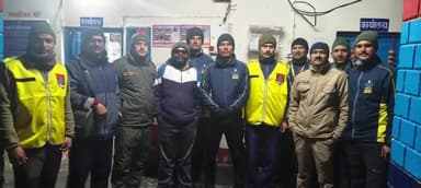 जोशीमठ: बद्रीनाथ धाम में नारायण पर्वत पर फँसे पर्यटक को 'ड्रोन' की सटीक निगरानी और जाँबाज़ों की मदद से सुरक्षित बचाया गया