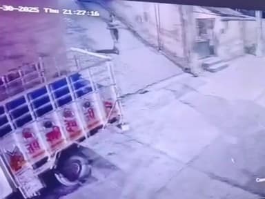 ਸਮਰਾਲਾ: ਮਾਛੀਵਾੜਾ ਹੇਅਰ ਡਰੈਸਰ ਨੂੰ ਅਣਪਛਾਤੇ ਕਾਰ ਸਵਾਰਾਂ ਨੇ ਗੋਲੀ ਮਾਰ ਕੇ ਕੀਤਾ ਜ਼ਖਮੀ, ਸੀਸੀ ਟੀਵੀ ਵੀਡੀਓ ਆਈ ਸਾਹਮਣੇ,