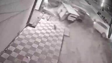 हिसार: मिल गेट रोड पर तेज रफ्तार पोलो कार ने मारी टक्कर, वीडियो वायरल, सड़क किनारे खड़ी गाड़ी और जनरेटर क्षतिग्रस्त