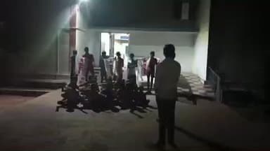 ராசிபுரம்: மங்களபுரத்தில் சமூக நீதி நலவிடுதியில் அடிப்படை வசதிகள் செய்து தரக்கோரி மாணவர்கள் ஆர்ப்பாட்டத்தில் ஈடுபட்டனர்