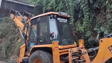 बीरोंखाल: सड़क चौड़ीकरण व सुधारीकरण के नाम पर ग्रामीणों ने विभागीय लापरवाही और ठेकेदार पर मनमानी का लगाया आरोप