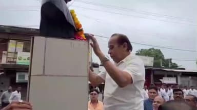 ગઢડા: સરદાર વલ્લભભાઈ પટેલની જન્મ જયંતી નિમિત્તે ગઢડા શહેરમાં પુષ્પાંજલિ અર્પણ કાર્યક્રમ સાથે એકતા દોડનું આયોજન કરવામાં આવ્યું