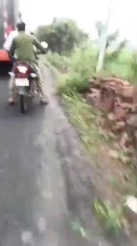 कोटावारा मे बाईक एक्सीडेंट हो गया हैं लड़का पता नहीं चल रहा हैं की लड़का कहा के हैं से #####