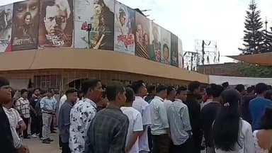 শিৱসাগৰ: জুবিন গাৰ্গৰ ৰৈ ৰৈ বিনালে ছবি উপভোগ কৰি শিৱসাগৰত আৱেগিক অনুৰাগী