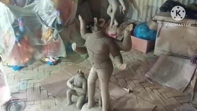 কৈলাশহর: কৈলাসহর ফরেস্ট অফিস রোড এলাকায় একটি মৃৎশিল্পালয়ে নারায়ণের মূর্তির মাথা ভেঙ্গে ফেলে দুষ্কৃতীরা বলে অভিযোগ