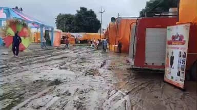 महाराजगंज: महराजगंज महोत्सव की शुरुआत अव्यवस्थाओं के साथ, जाम और कीचड़ ने बिगाड़ा मज़ा, प्रशासन की तैयारियों पर उठे सवाल