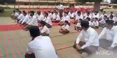 गोहपारु: खन्नौधी गांव में स्वयंसेवकों द्वारा पथ संचलन किया गया, सुरक्षा के लिए पुलिस मौजूद रही