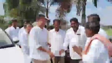 ఉండవెల్లి: అలంపూర్ చౌరస్తాలో జరిగిన వివాహ వేడుకకు హజరైన ఉమ్మడి మహబూబ్ నగర్ జిల్లా ఎమ్మెల్సీ చల్లా వెంకట్రామిరెడ్డి