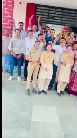 चिखली: कुआं थाना अधिकारी रामेंग पाटीदार हुए सेवानिवृत्त, गाजे-बाजे और गुलाल के साथ दी गई भावपूर्ण विदाई