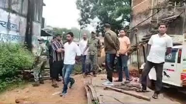 चैनपुर: अल्बर्ट एक्का चौक के पास एक किराना दुकान का चदरा उखाड़ हजारों रुपए की हुई चोरी, जांच में जुटी पुलिस