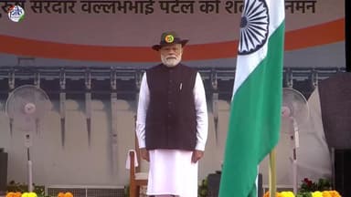 Prime Minister @narendramodi administers the Oath of Unity on the occasion of #RashtriyaEktaDiwas, commemorating the 150th birth anniversary of Sardar Vallabhbhai Patel.