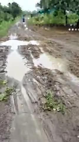 नाहर घट्टा ग्राम पंचायत के चंद्रपुरा गांव की सड़क पूरी तरह से क्षतिग्रस्त हो चुकी है @cm