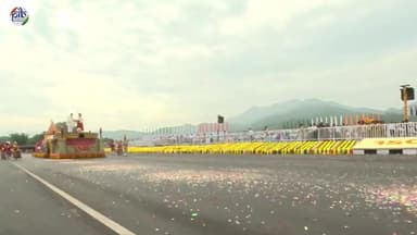 Tableaux from Gujarat, Jammu & Kashmir, Maharashtra, and Manipur beautifully celebrate each region’s vibrant heritage, capturing the spirit of ‘Unity in Diversity.’
#SardarPatel150 #RunForUnity #EktaDiwas #R