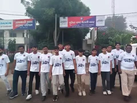 सरदार वल्लभभाई पटेल की 150वीं जयंती के अवसर पर पुलिस अधीक्षक श्री सुधीर चौधरी के नेतृत्व में पुलिस थाना वैशाली नगर "रन फॉर यूनिटी" दौड़ का आयोजन ।
#EktaDiwas #RashtriyaEktaDiwas150
#SardarPatel150 #RunForUnity
@IgpJaipur