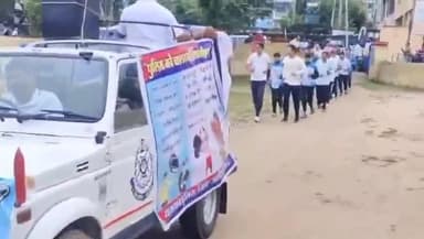 अलीराजपुर: जिले में राष्ट्रीय एकता दिवस पर कलेक्टर और SP ने रन फॉर यूनिटी को हरी झंडी दिखाकर रवाना किया