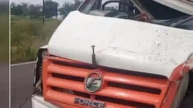 लोणार: लोणार ते लोणी रस्त्यावर भरधाव मिनीबस ट्रॅव्हल्सच्या धडकेत युवक ठार, चालकाविरुद्ध गुन्हा दाखल