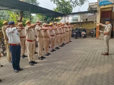 सरदार वल्लभभाई पटेल की 150वीं जयंती के अवसर पर पुलिस अधीक्षक श्री सुधीर चौधरी के नेतृत्व में सीओ सिटी द्वारा शपथ ग्रहण का आयोजन
#EktaDiwas #RashtriyaEktaDiwas150
#SardarPatel150 #RunForUnity
@IgpJaipur