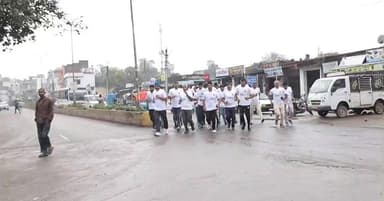 देेवगढ़: एकता की दौड़, भारत की ओर': देवगढ़ में उमड़ा जनसैलाब, थाना अधिकारी अक्षय कुमार ने किया नेतृत्व