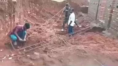 बिशुनपुर: जोरी उप-स्वास्थ्य केंद्र में घटिया निर्माण सामग्री मिलने पर ग्रामीणों ने काम रोका