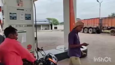 बैकुंठपुर: कोरिया जिले में प्रशासन के आदेश की हो रही अवहेलना, बिना हेलमेट के बाइक सवार को दिया जा रहा पेट्रोल