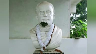 ইটাহার: ইটাহারের স্কুল পাড়ায় ঈশ্বরচন্দ্র বিদ্যাসাগরের আবক্ষ মূর্তি ভাঙার ঘটনায় চাঞ্চল্য, ঘটনায় নিন্দার ঝড়
