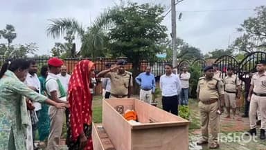 दिघवारा: अवतारनगर थाना क्षेत्र के हराजी मोड़ स्थित कल्लू चौक पर ड्यूटी के दौरान पुलिस अवर निरीक्षक राणा प्रताप मंडल का निधन