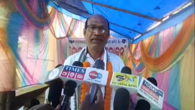 ନୟାଗଡ: ବାହାଡ଼ା ଝୋଲା ସୋସାଇଟି ଅଚଳାବସ୍ଥା, ବାହାଡ଼ାଝୋଲା ଠାରେ ଧାରଣାରେ ବସି ପ୍ରତିକ୍ରିୟା ରଖିଲେ ସୋସାଇଟ ସଭାପତି