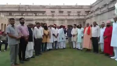 मलसीसर: मंडावा के ऐतिहासिक गढ़ में राजघराने परिवार की ओर से दीपावली स्नेह मिलन का आयोजन हुआ