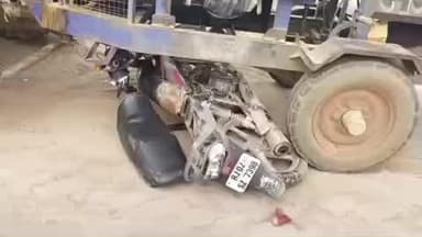 नारायणपुर: हरसोरा के पास ट्रैक्टर और बाइक में हुई भिड़ंत, बाइक सवार हुआ घायल