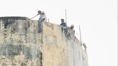 सीकर: रानोली गांव में जर्जर टंकी को तोड़े जाने से ग्रामीणों में दुर्घटना की आशंका बनी हुई है