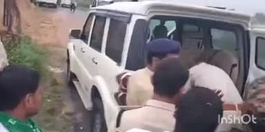 दनियावां: दनियावां प्रखंड क्षेत्र में बिना अनुमति काफिले में चल रहे वाहन को फतुहा पुलिस ने चुनाव सामग्री के साथ किया जब्त