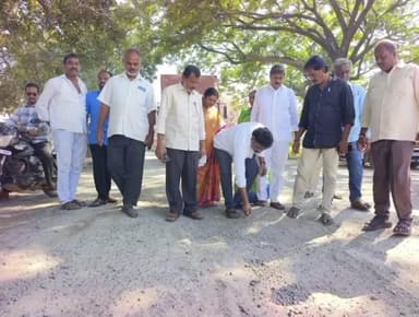 కోడూరు : రహదారులపై కూటమి ప్రభుత్వం నిర్లక్ష్యం : మాజీ ఎమ్మెల్యే కొరుముట్ల శ్రీనివాసులు