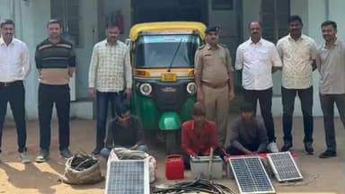 નખત્રાણા: આધાર-પુરાવા વગરના વાડીના કેબલો, બેટરીઓ તેમજ સોલાર પ્લેટના મુદ્દામાલ સાથે આરોપીઓને પકડી પાડતી નખત્રાણા પોલીસ