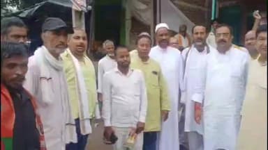 वज़ीरगंज: वजीरगंज के तरवां बाजार में एनडीए प्रत्याशी वीरेंद्र सिंह के समर्थन में जुटे कार्यकर्ता