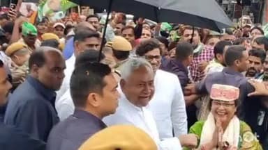 फुलपरास: फुलपरास में सीएम नीतीश कुमार ने एनडीए प्रत्याशी के पक्ष में किया रोड शो