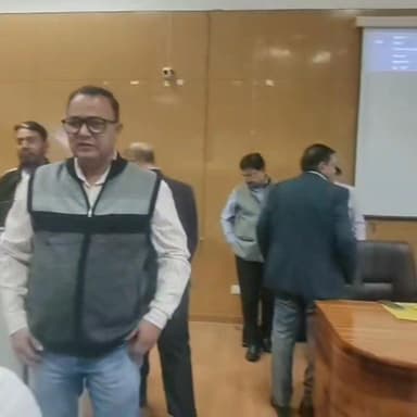 गढ़वाल विश्वविद्यालय में जबरदस्त हंगामा...
राष्ट्रीय एकता दिवस पर
गढ़वाल विश्वविद्यालय की एकता हुई तार तार...
छात्र नेता ...