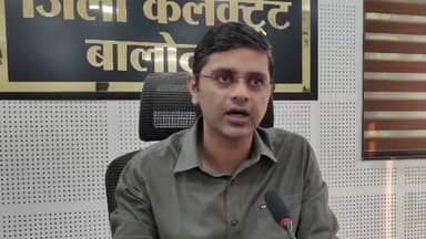 पचपदरा: जिला निर्वाचन अधिकारी श्री यादव ने मीडियाकर्मियों को मतदाता सूची के विशेष गहन पुनरीक्षण की प्रक्रिया से अवगत कराया