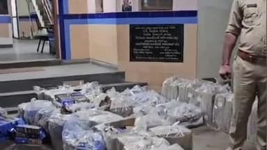 કડી: કડી છત્રાલ રોડ પર આવેલ કૉટન માર્કેટયાર્ડ સામેથી વિદેશી દારૂ ભરેલ ટ્રક મળી કુલ રુ.19.58 લાખનો મુદ્દામાલ કડી પોલીસે ઝડપ્યો