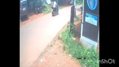 തിരൂരങ്ങാടി: റോഡ് അലക്ഷ്യമായി മുറിച്ചു കടന്ന കുട്ടിയെ ബൈക്ക് ഇടിച്ചു,പെരുവള്ളൂർ പറമ്പിൽപീടിക ചാത്രത്തൊടി വട്ട പറമ്പിൽ വെച്ചാണ് അപകടം