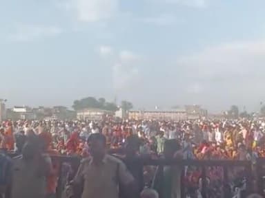 जौरा : जौरा शहर में बाबा को देखने के लिए स्त्री और पुरुष देखने के बेचैन