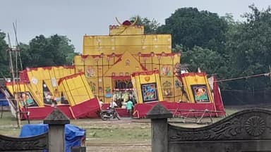 গড়বেতা ১: কয়েক মিনিটের ঝড়ে লণ্ডভণ্ড গোটা করমশল এলাকা