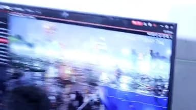 DM, Patna monitoring movement of public in and around Gandhi Maidan during Ravan Vadh program from CCTV Control Room.
#D...