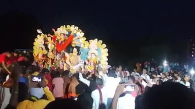 आज शाम 07:00 बजे देवरी प्रखण्ड के बेरोडीह पंचायत के फतेहपुर में सार्वजनिक दुर्गा मां की प्रतिमा विसर्जन किया गया
