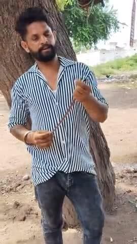 नगर पालिका कुक्षी मंगलवार या एक सांप के बच्चे को घर में से रेस्क्यू किया बड़ा क्रैक हमारे महेंद्र यादव सही सलामतइश्क किय