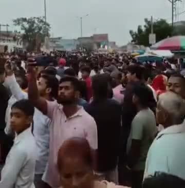 सलेमपुर में विसर्जन के दौरान उमड़ा आस्था का जनसैलाब। #दुर्गा_पूजा
