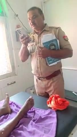rampur jile ke milak tehsil ke saindoli gao ke mandir me jala ladka jiski halat bahut gambhir hai