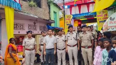 नीम चक बथानी: नीमचक बथानी थाना क्षेत्र में पुलिस की कड़ी सुरक्षा के बीच मूर्ति विसर्जन किया गया