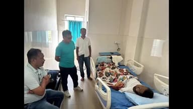 ফুলনি: হৰসিং হান্সেৰ পিতৃৰ স্বাস্থ্যৰ বুজ লবলৈ ডিফুৰ ৰেংপোলি হস্পিতালত উপস্থিত হয় কাৰ্বিআংলংৰ কাৰ্যবাহী সদস্য ৰিচাৰ্ড টকবি