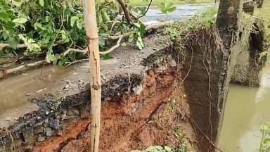 মোহনপুর: মোহনপুর অতি বৃষ্টির ফলে ধ্বস নামলো সেতুতে!